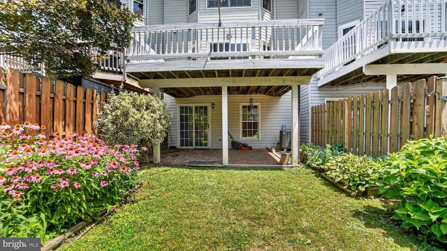 6632 Commodore Court, New Market