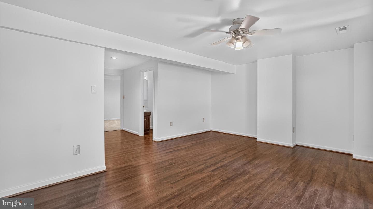 6632 Commodore Court photo 32