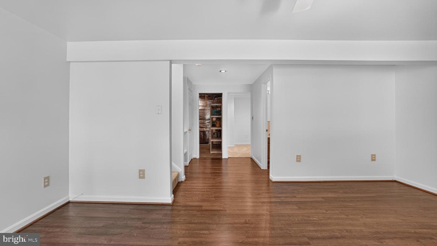 6632 Commodore Court photo 33