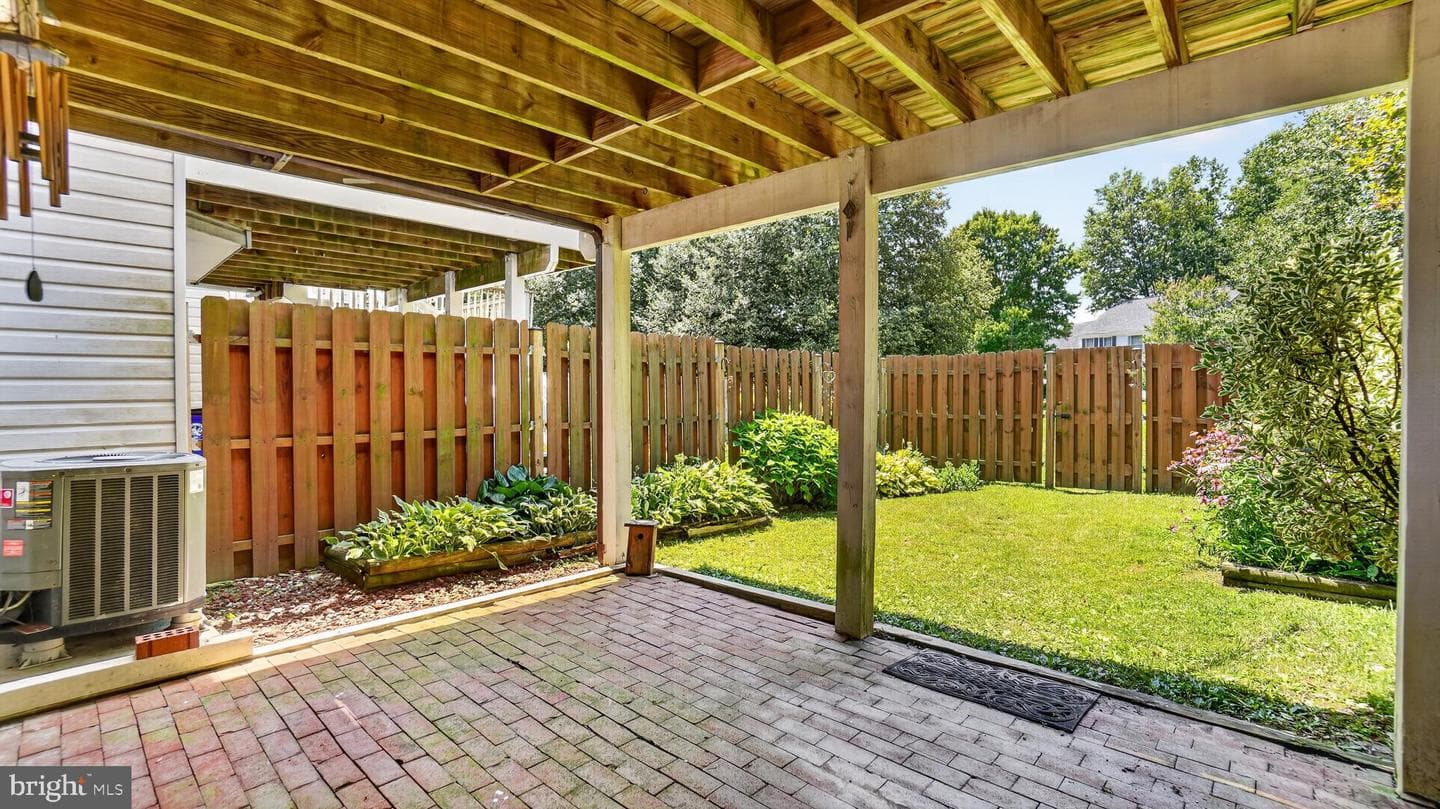 6632 Commodore Court photo 40