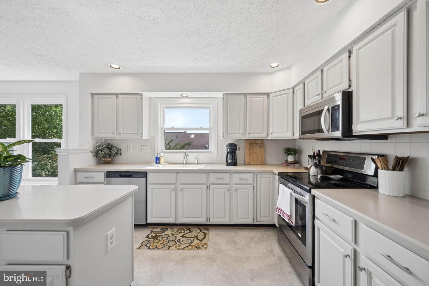 6305 Derby Circle photo 4