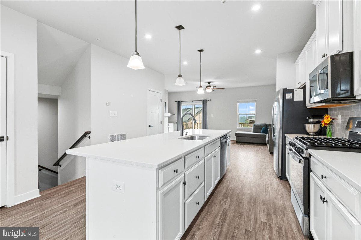 6116 Goshawk Street photo 5