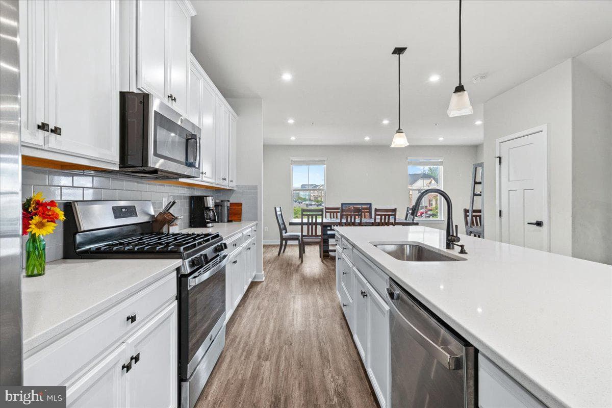 6116 Goshawk Street photo 8
