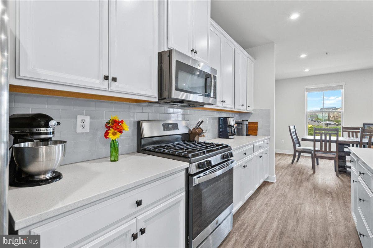 6116 Goshawk Street photo 9