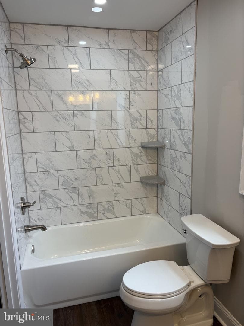 223 E 5th Street photo 18