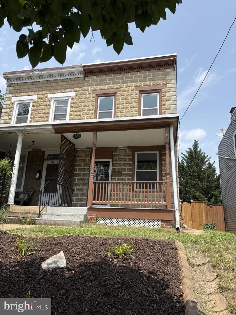 223 E 5th Street photo 4