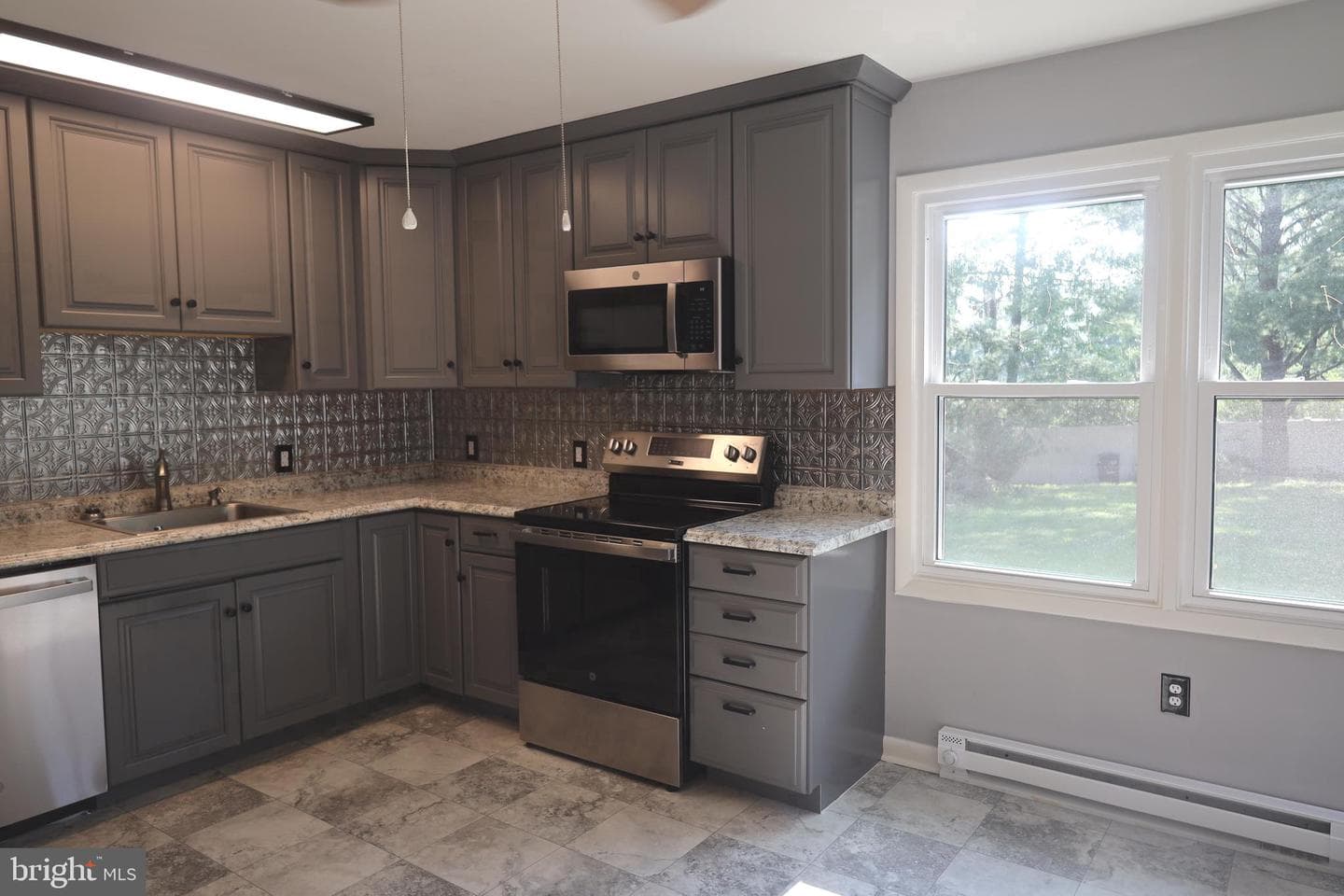 323 S Jefferson Street S photo 9