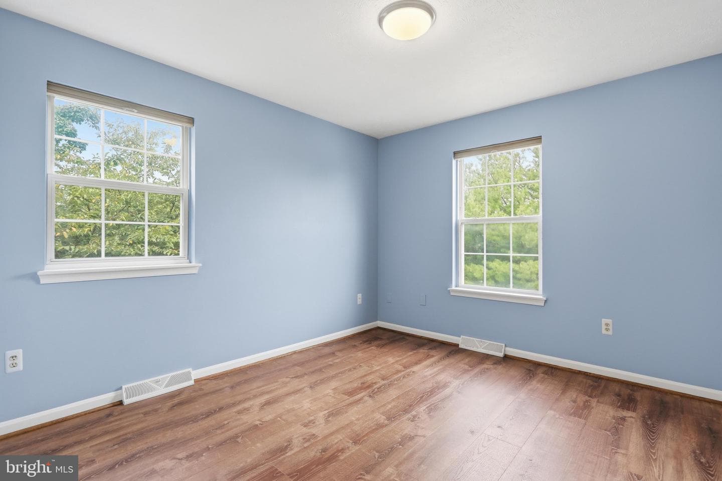 4900 Edgeware Terrace photo 17