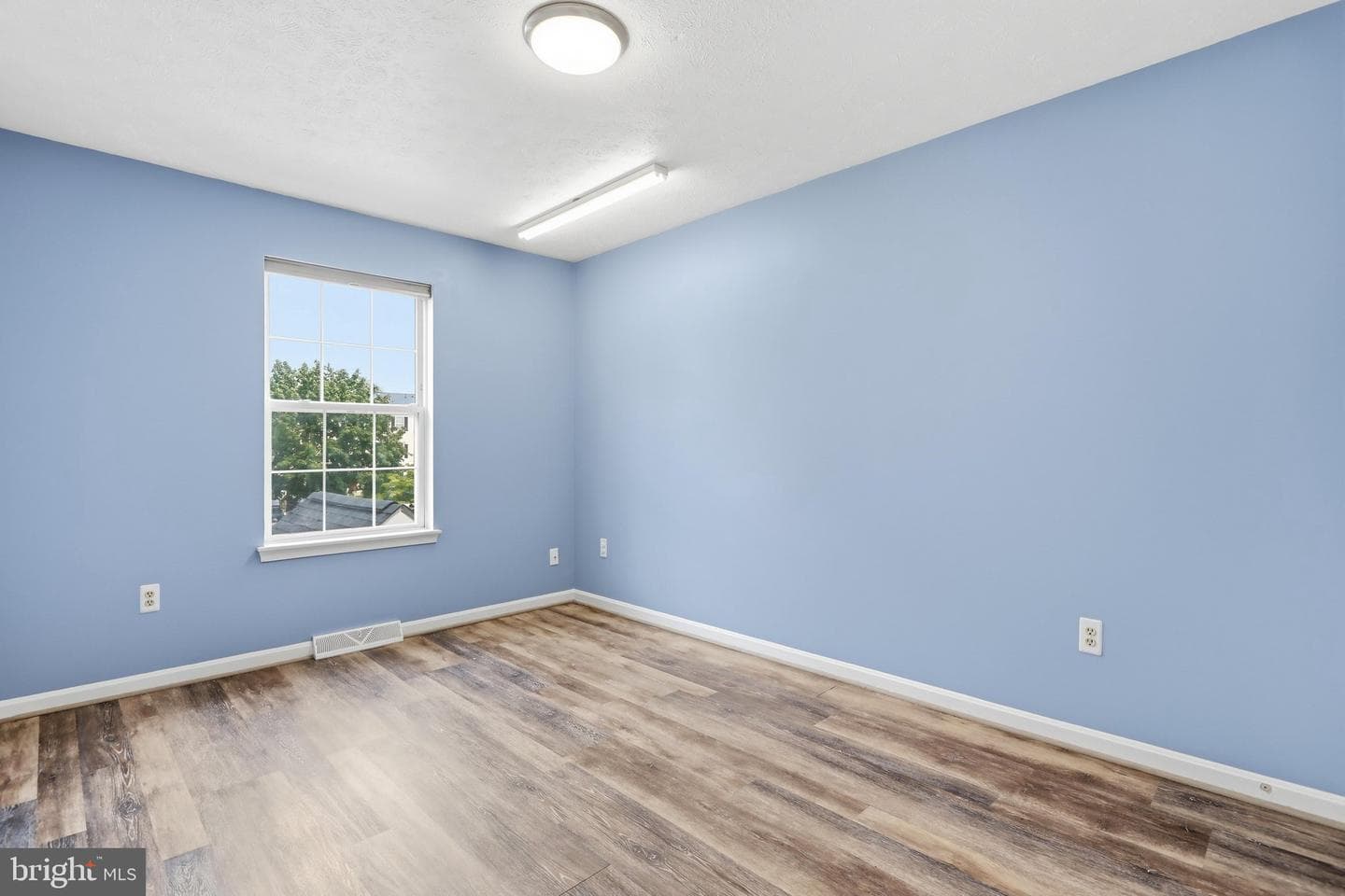 4900 Edgeware Terrace photo 19