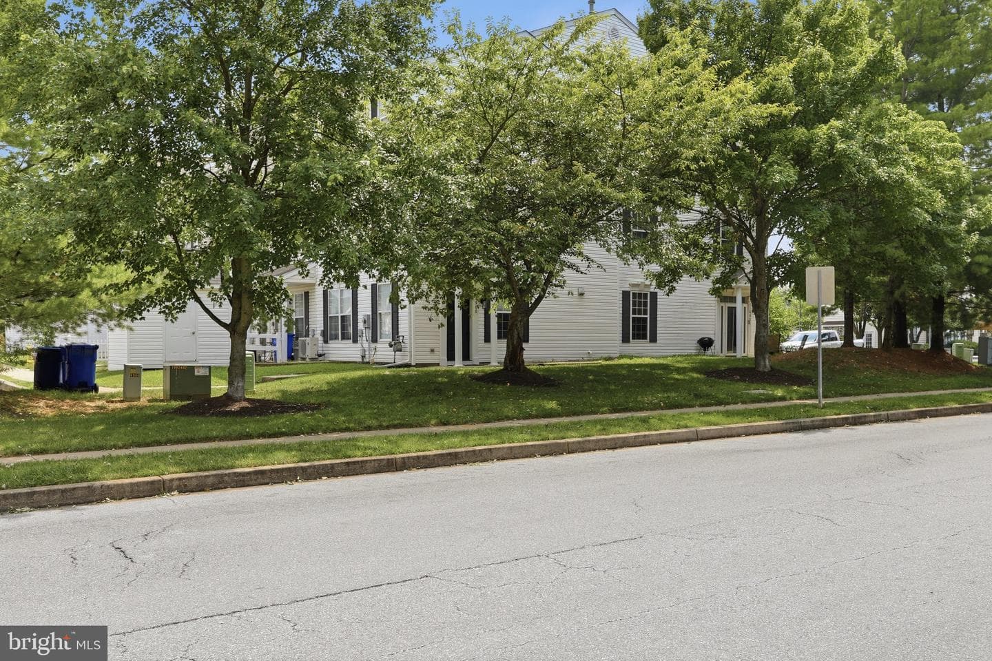 4900 Edgeware Terrace photo 23