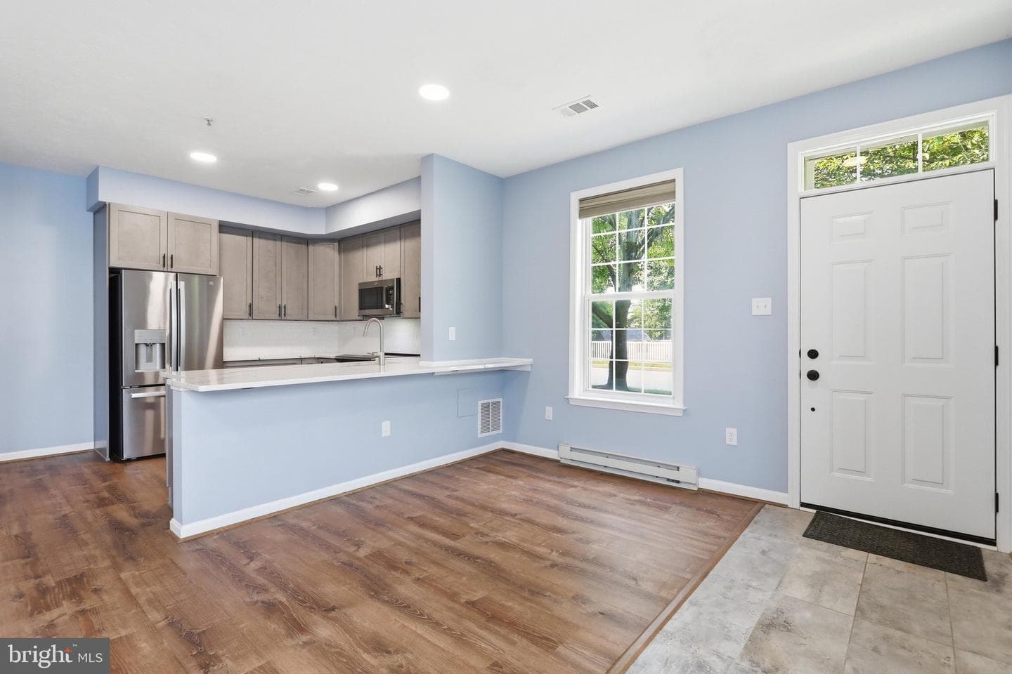 4900 Edgeware Terrace photo 3