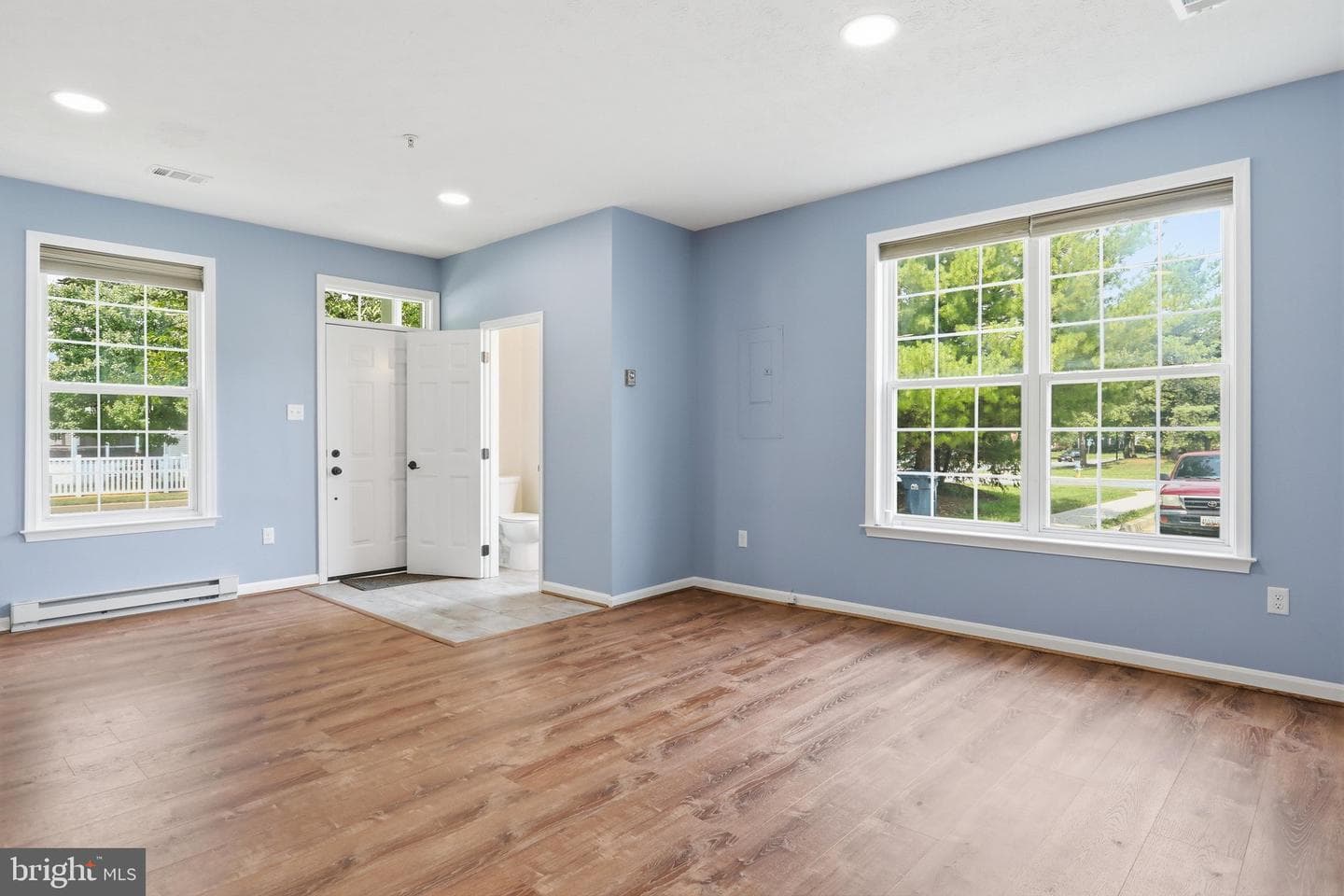 4900 Edgeware Terrace photo 7