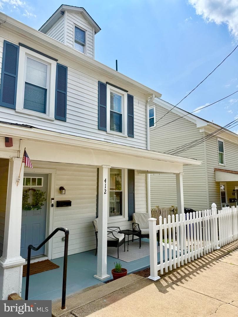 412 W Potomac Street photo 2