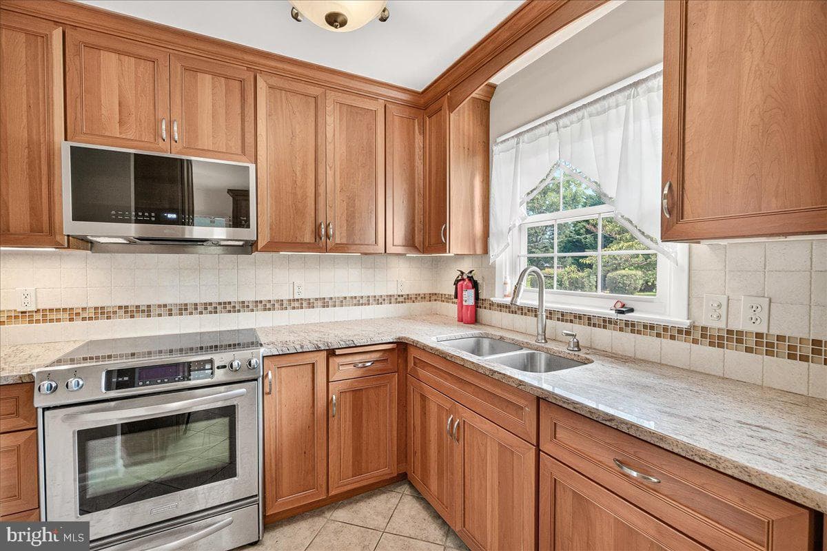 7910 Edgewood Farm Road photo 17