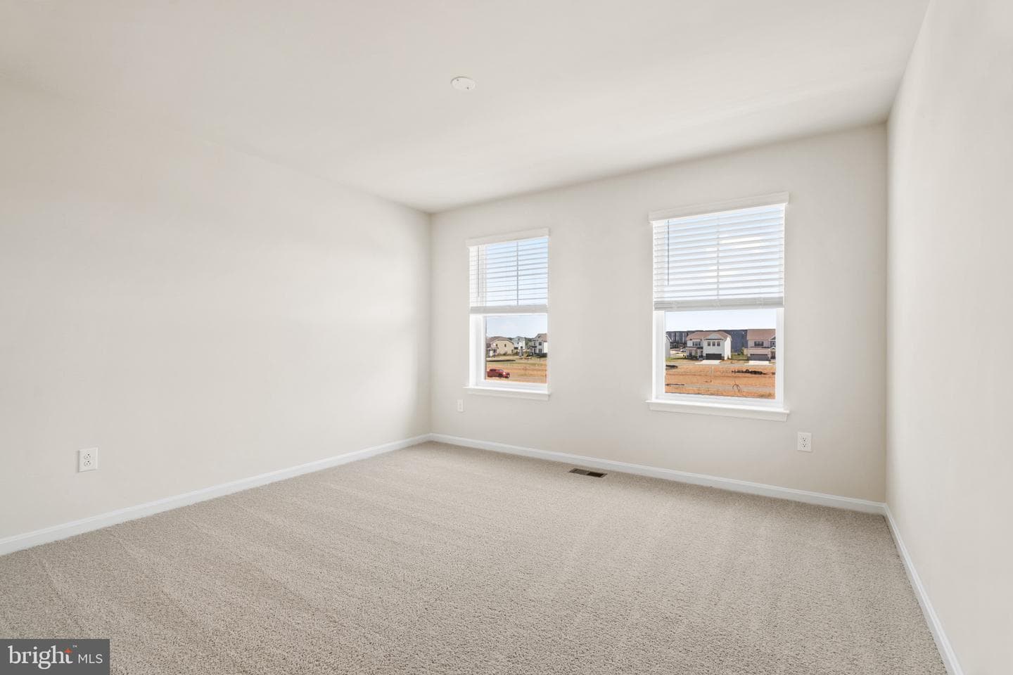 460 Ensemble Way photo 33