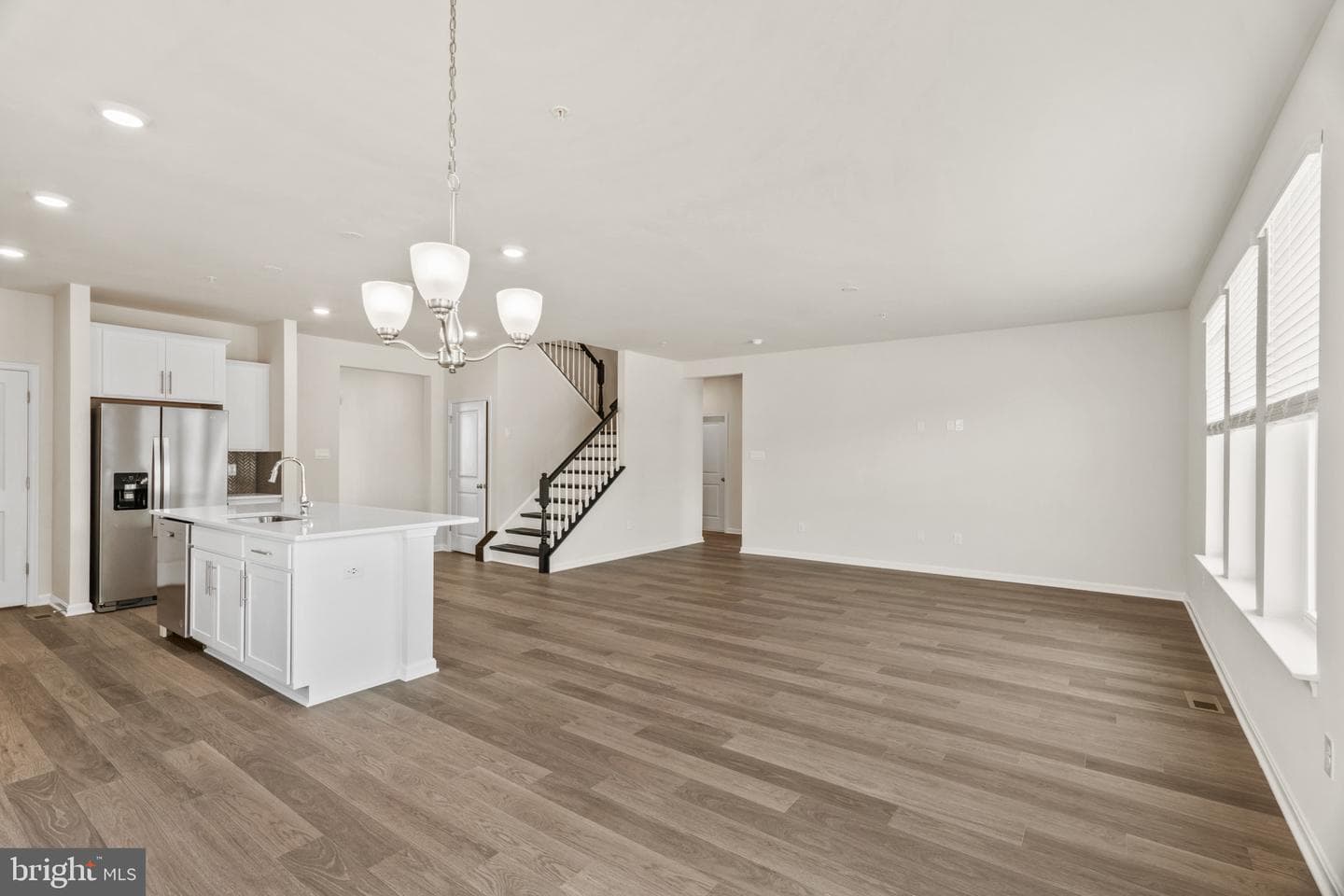 460 Ensemble Way photo 6