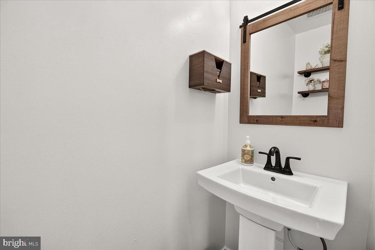 4511 Landsdale Parkway photo 8
