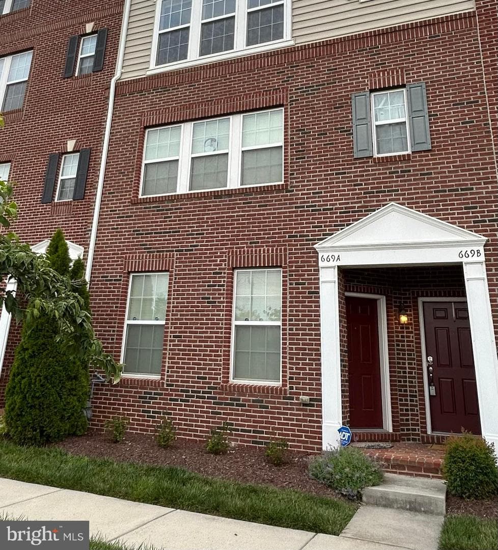 669 E Church Street photo 1
