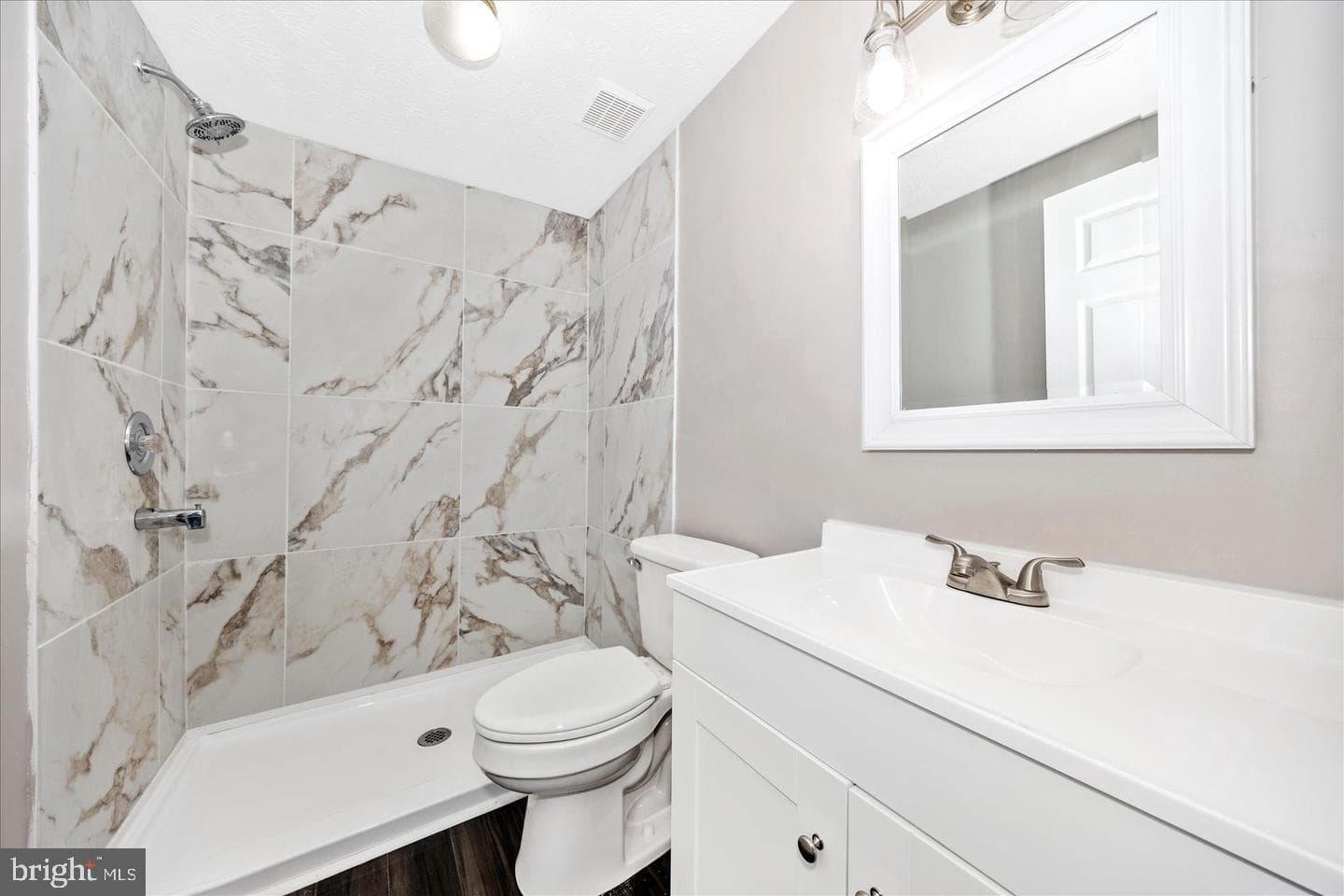 572 Hollyberry Way photo 20