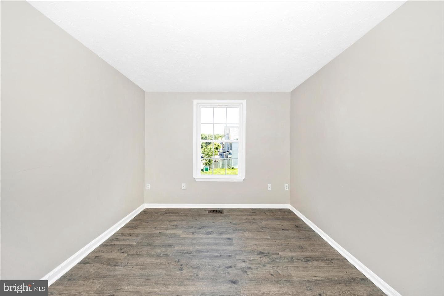 572 Hollyberry Way photo 30