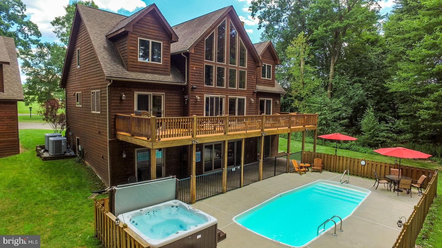 244 Moonrise Drive photo 2