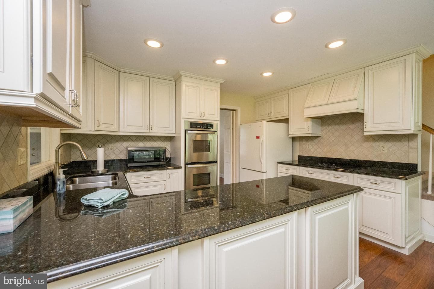 101 Sunset Drive photo 18