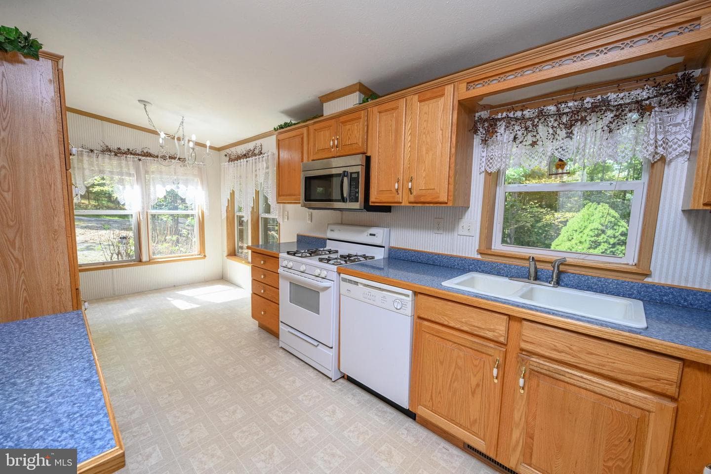 332 High Point Drive photo 16