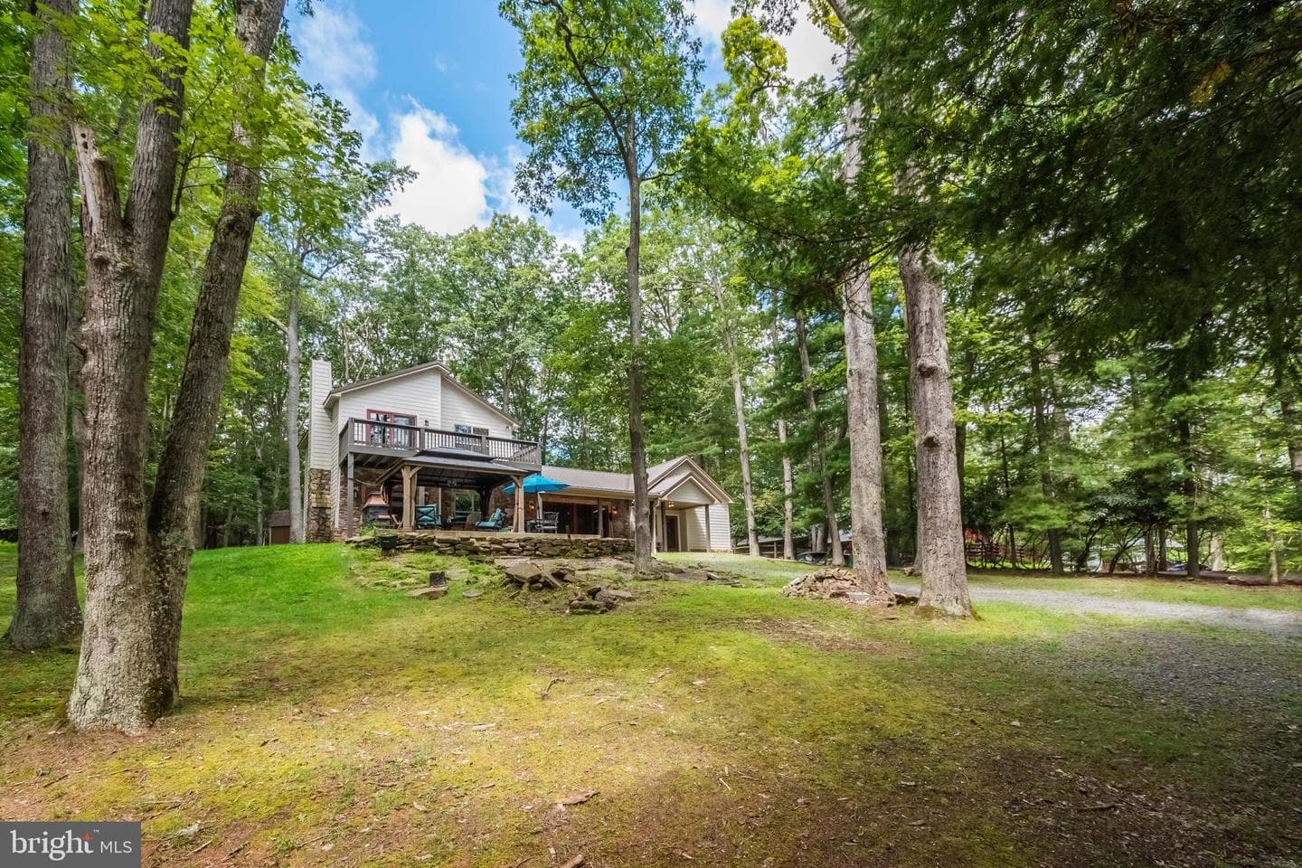 495 White Oak Drive photo 4