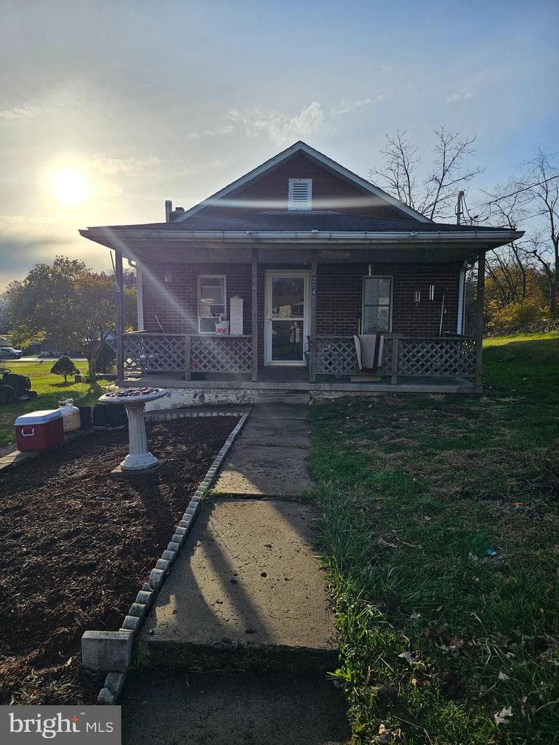 204 E St photo 1