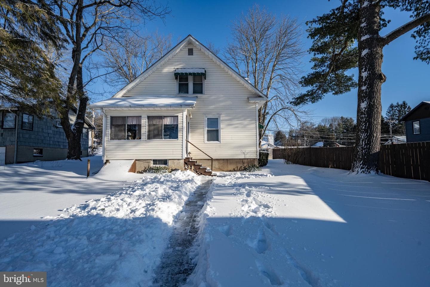 729 E Oak Street photo 29
