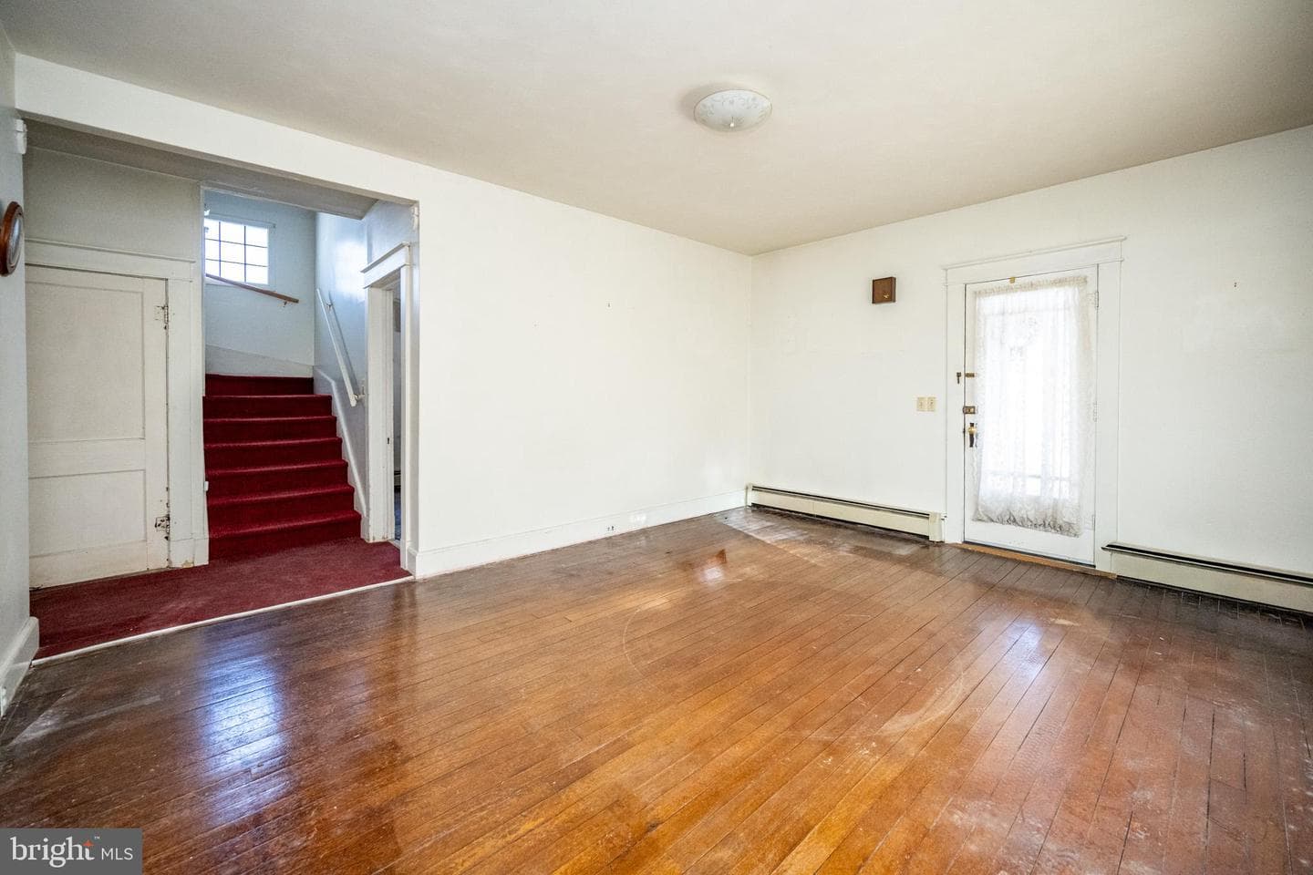 729 E Oak Street photo 3