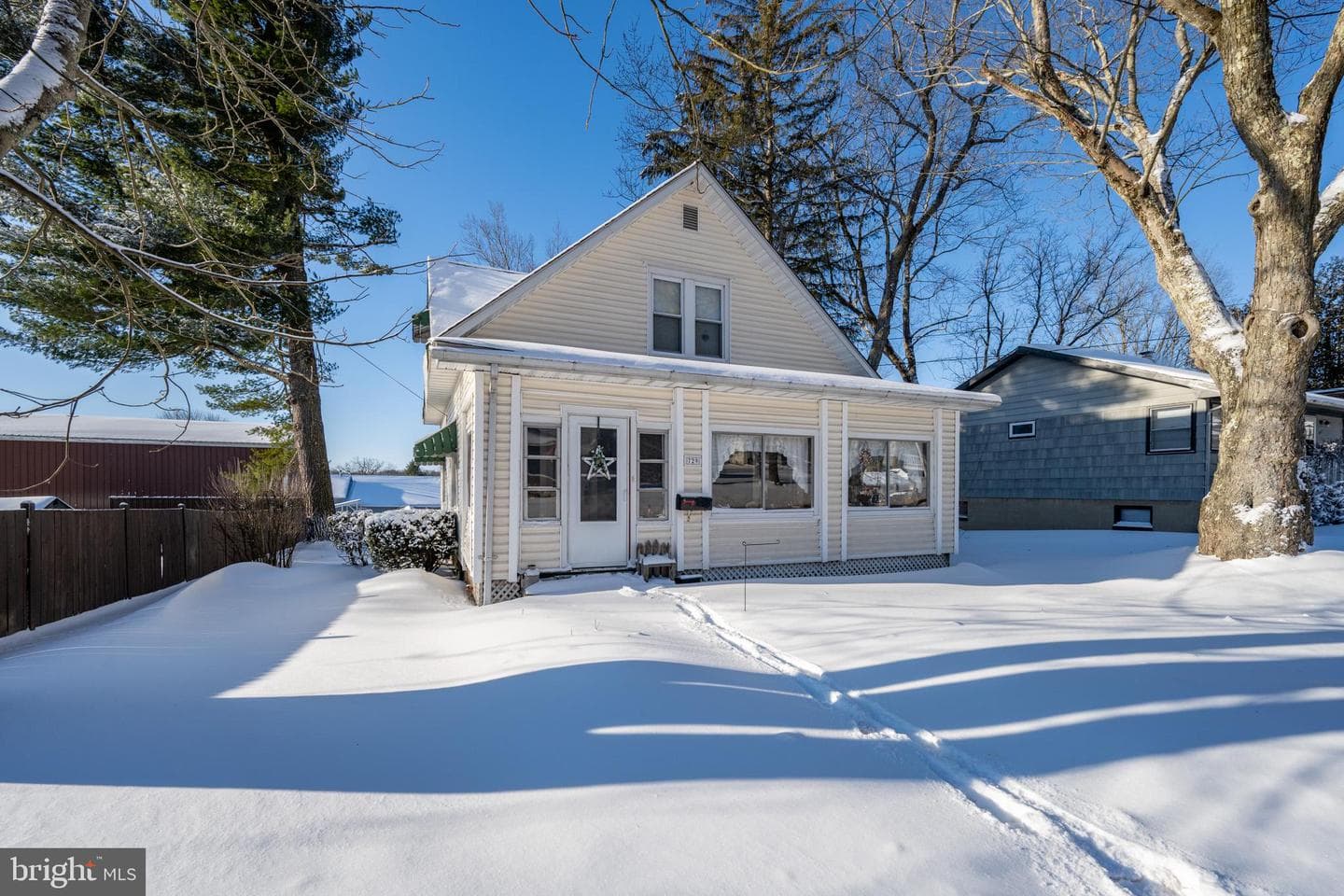 729 E Oak Street photo 33