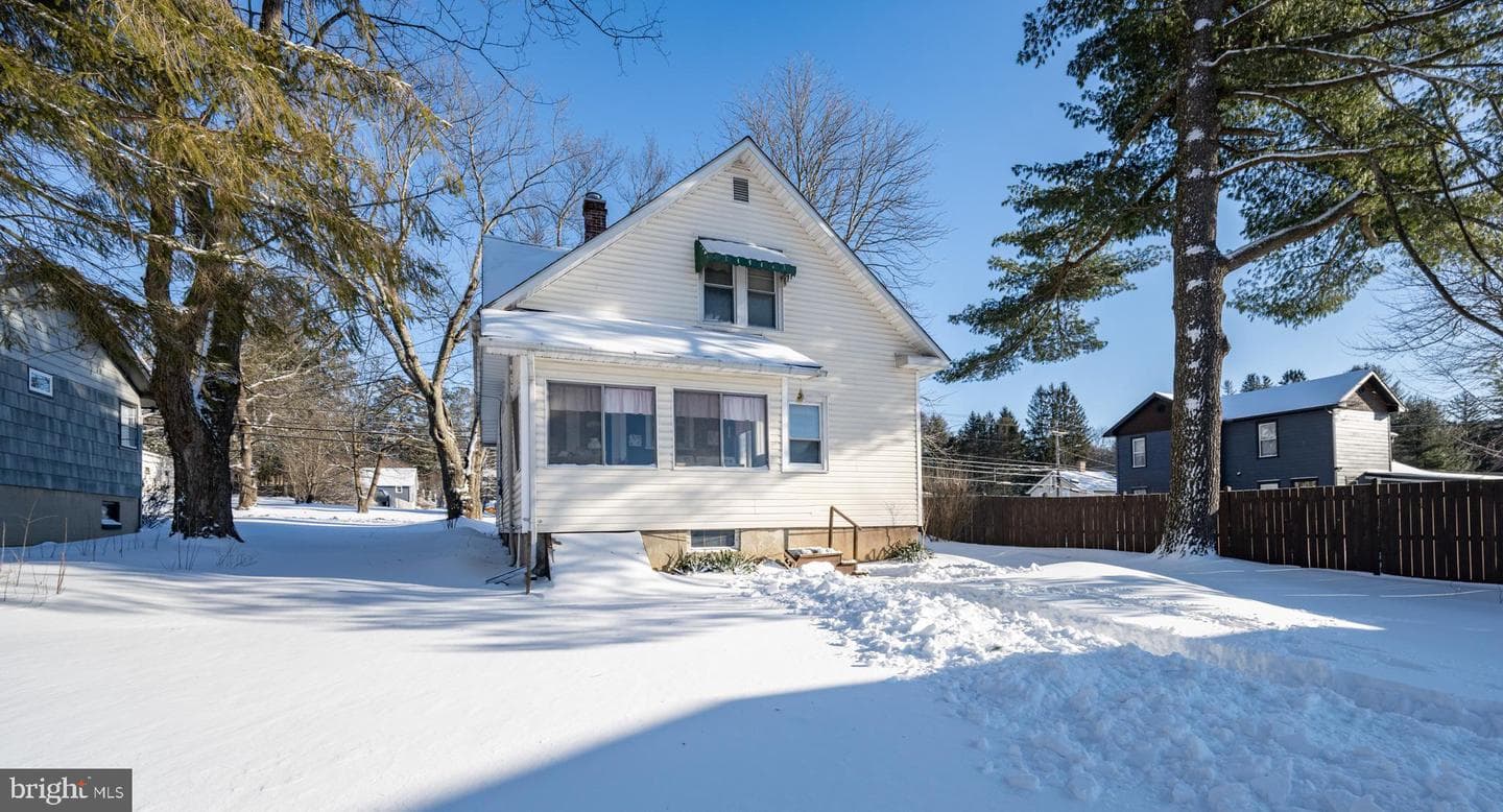 729 E Oak Street photo 40