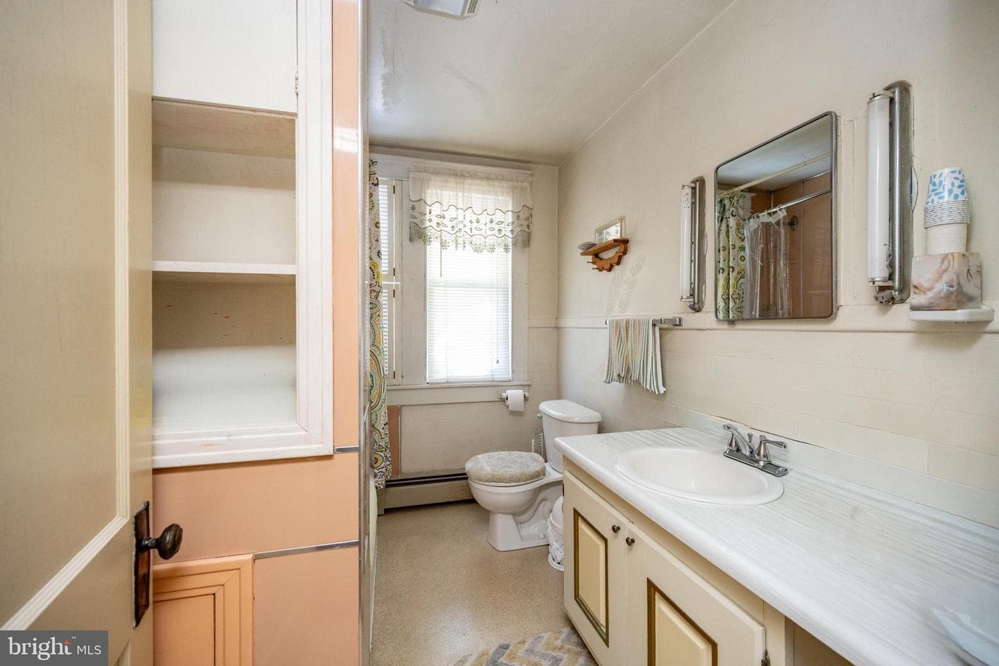 729 E Oak Street photo 44