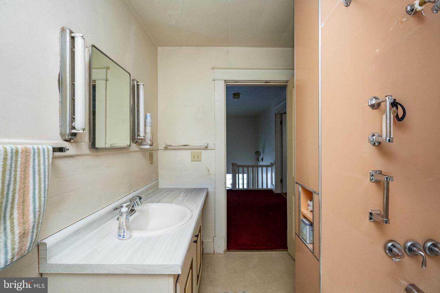 729 E Oak Street photo 50