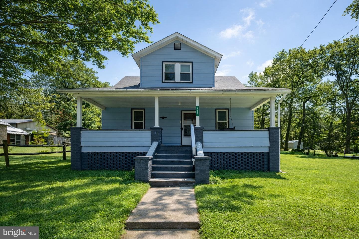 506 Roanoke Avenue photo 4