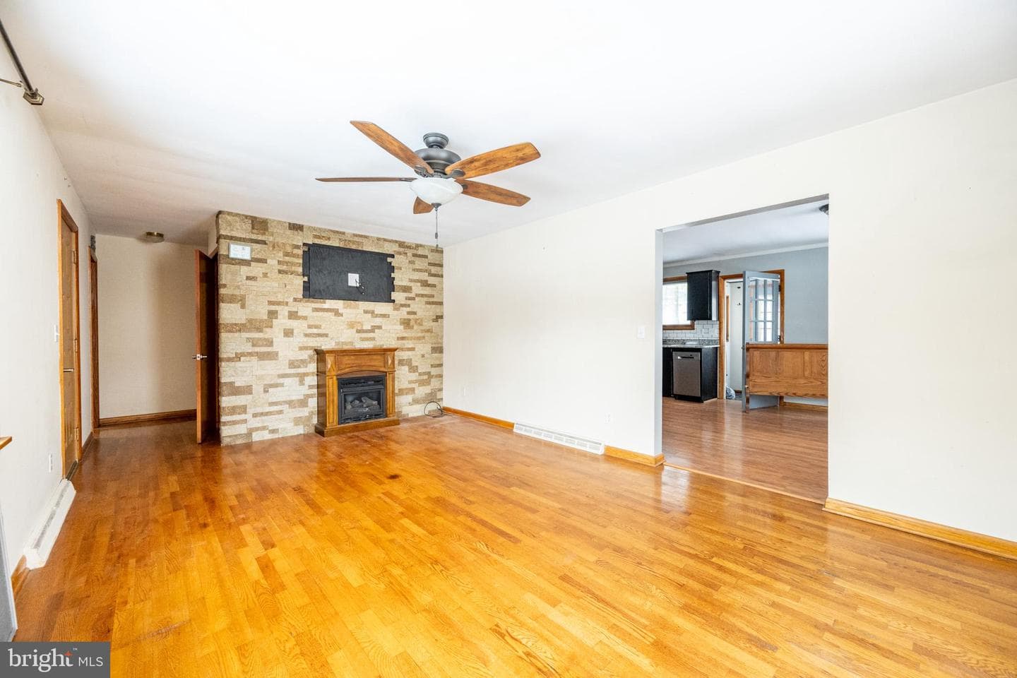 127 S Oakhall Drive photo 3