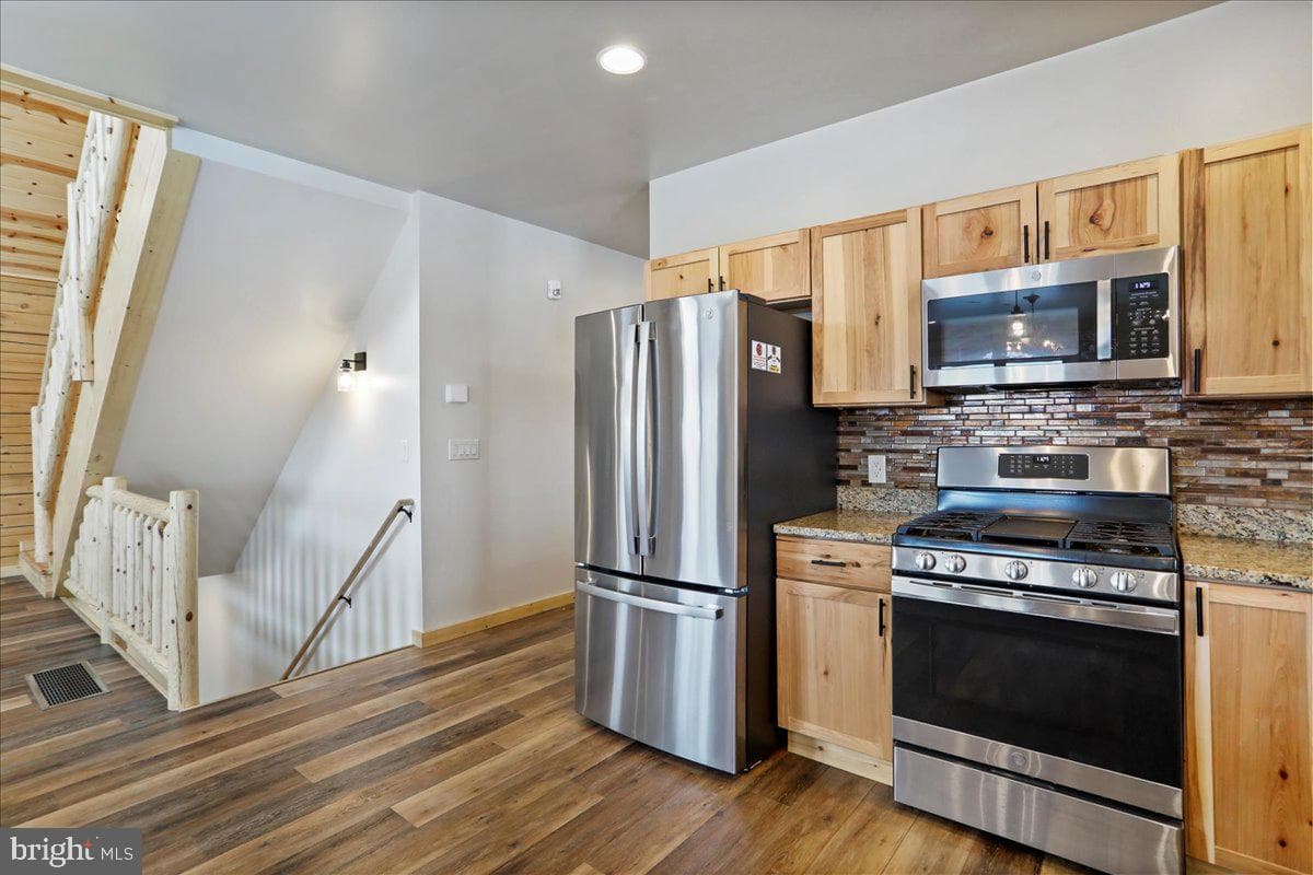 957 N Camp Road photo 10