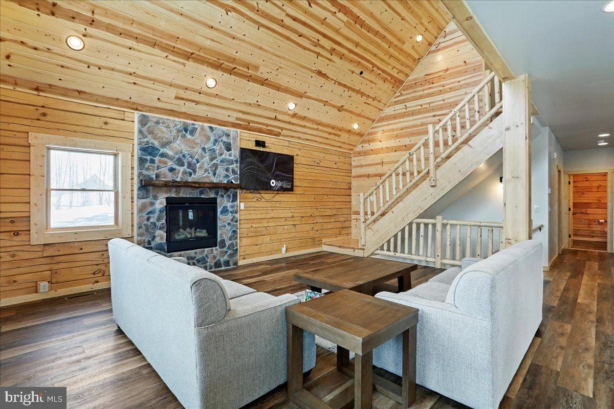 957 N Camp Road photo 15