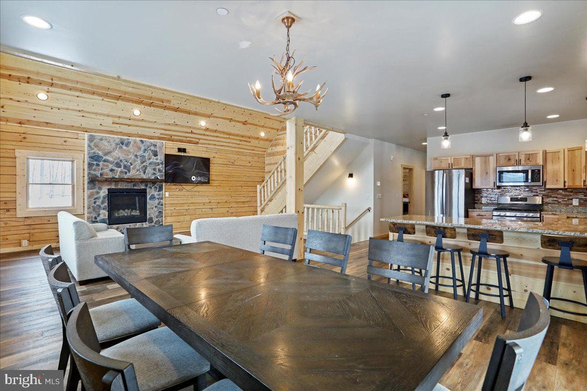 957 N Camp Road photo 3