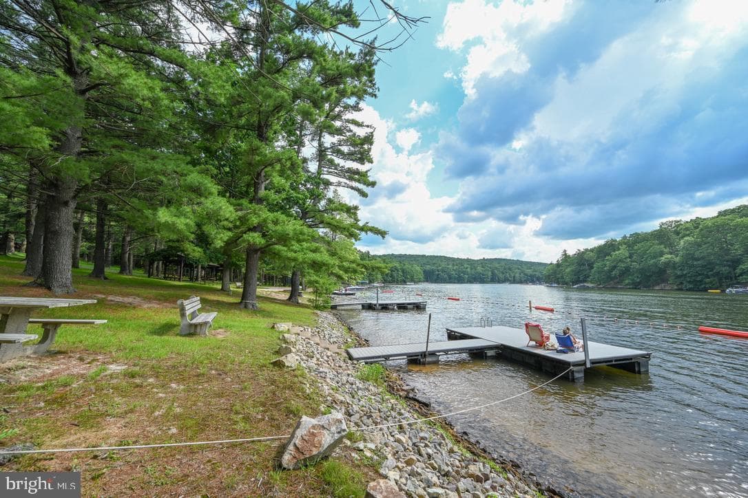 102 Piney Point Drive photo 2