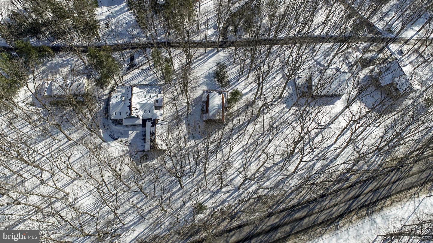 135 Glen Cove Road photo 10