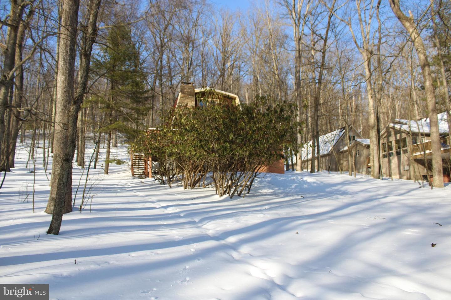 135 Glen Cove Road photo 3