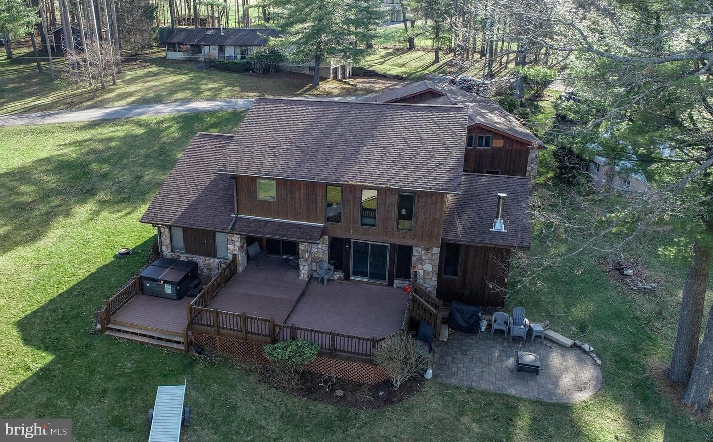 874 White Oak Drive photo 2