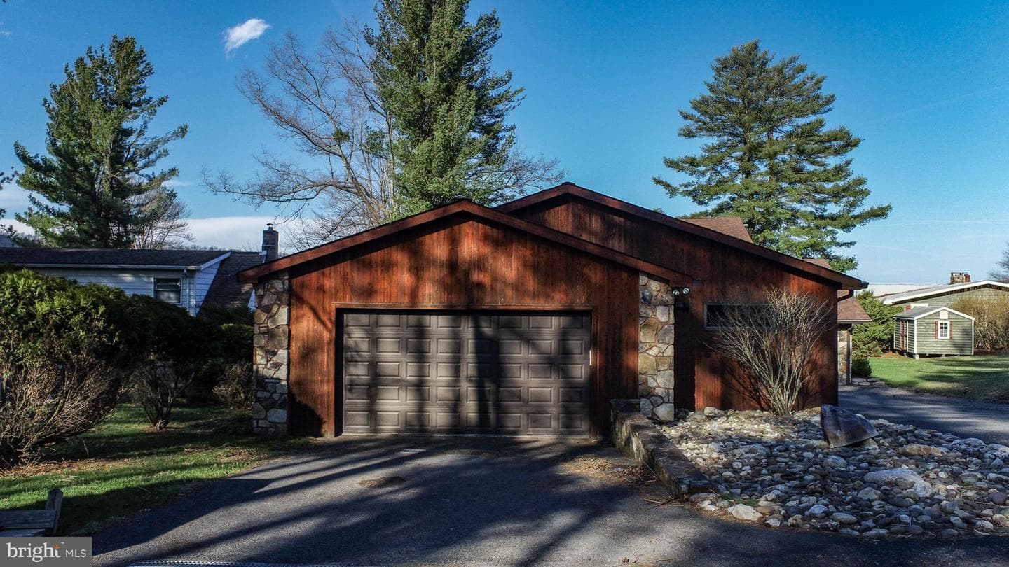 874 White Oak Drive photo 23