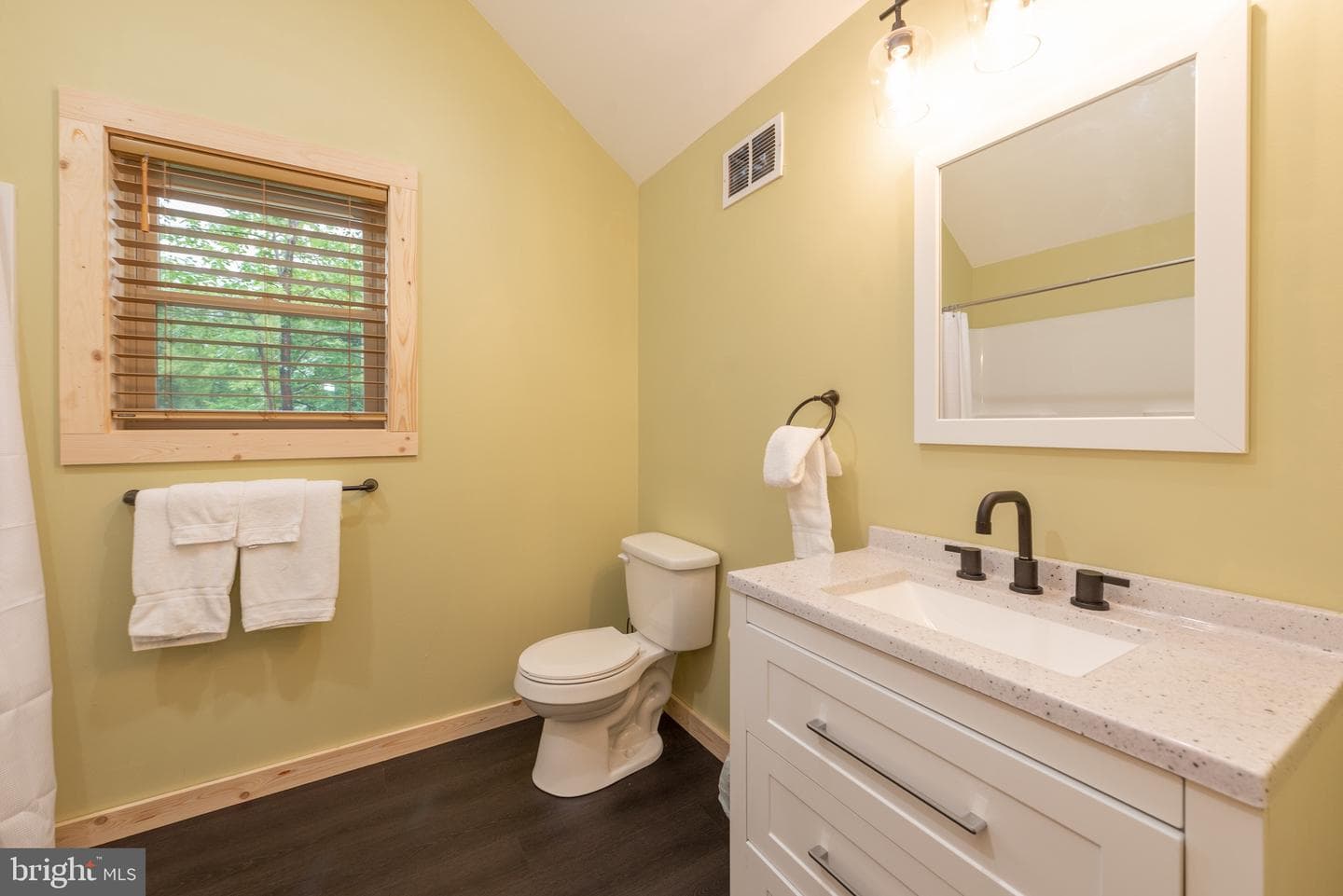 22 Taylor Lane photo 25