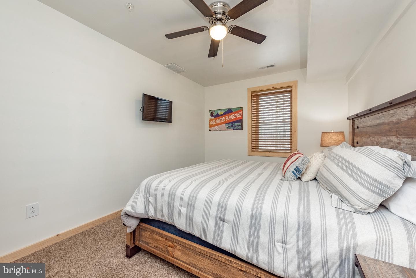 22 Taylor Lane photo 38