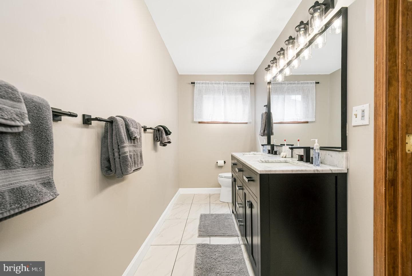 390 Glen Cove Road photo 32