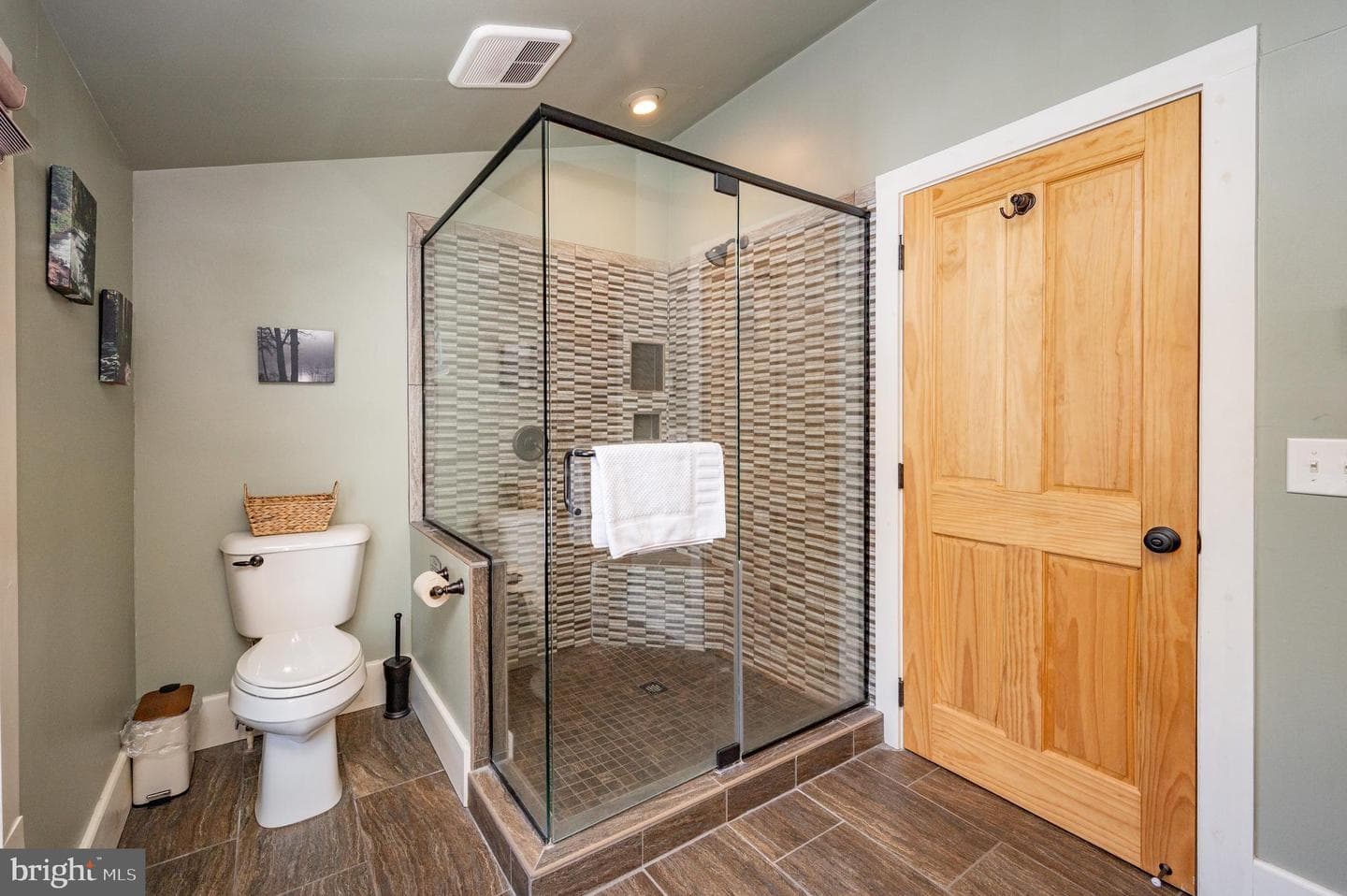 2411 Lake Shore Drive photo 19