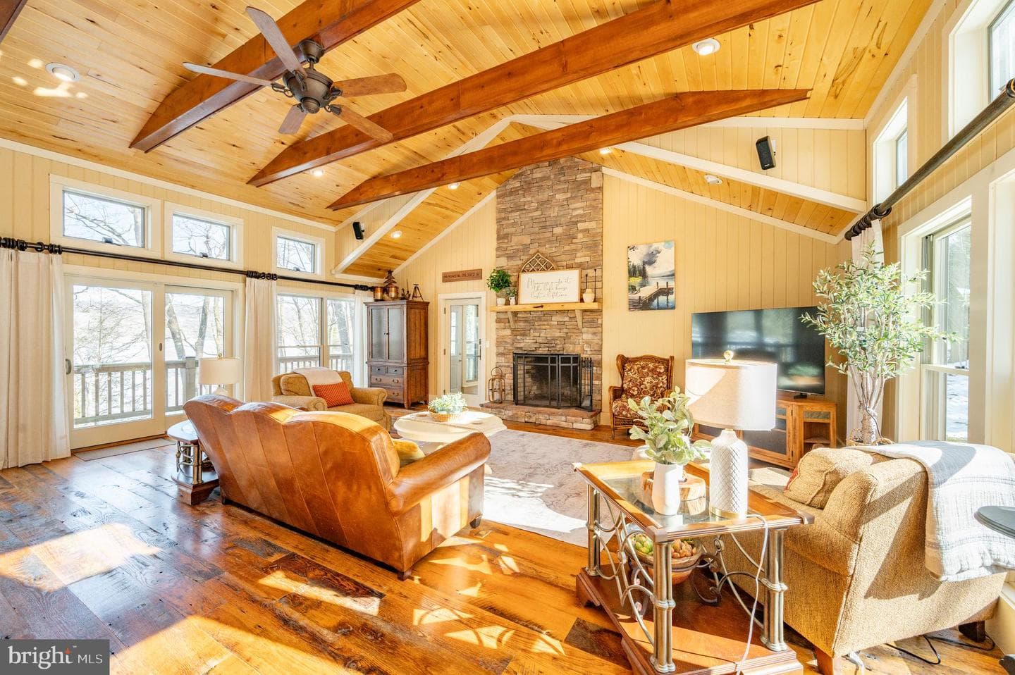 2411 Lake Shore Drive photo 2
